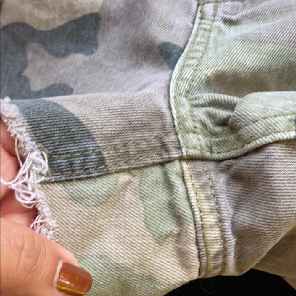 Topshop Camo “ MOM “ Cutoff Shorts - Picture 4 of 7